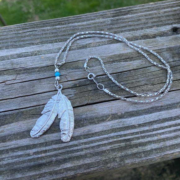 Feather Necklace silver tone turquoise bead NPRA 18” chain - Picture 9 of 11